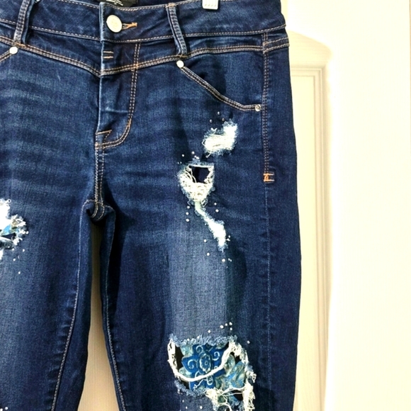 Bebe Women's Studded Distressed and Ripped Denim Jeans Size 28 - Picture 6 of 16